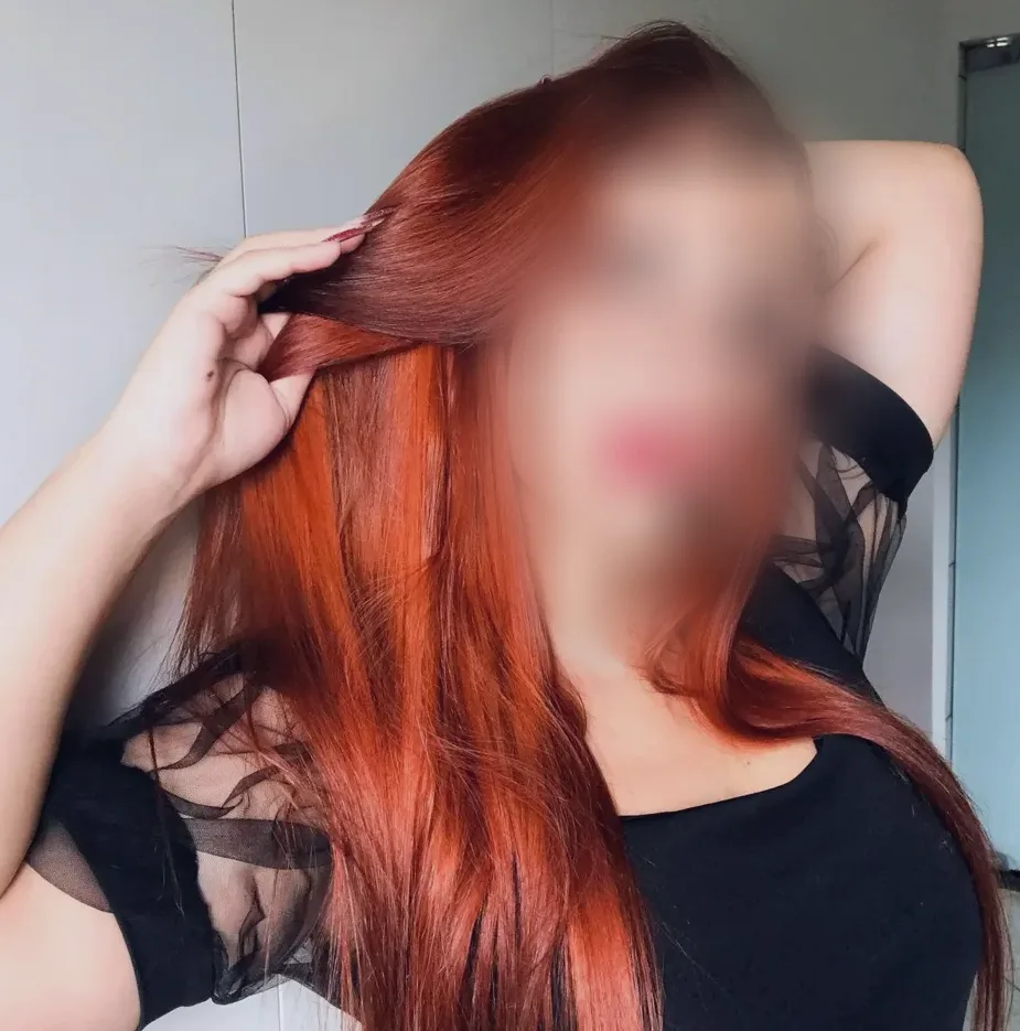 Amira, 32