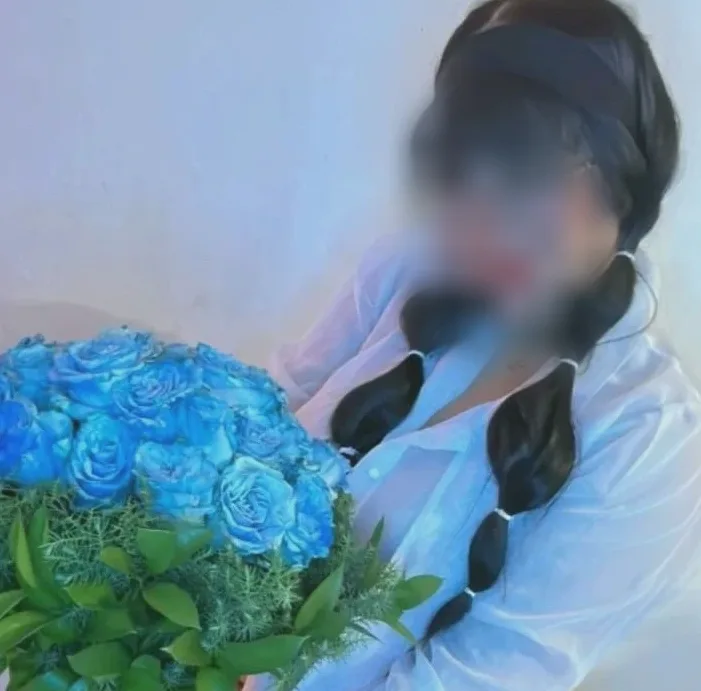 Büsra, 25
