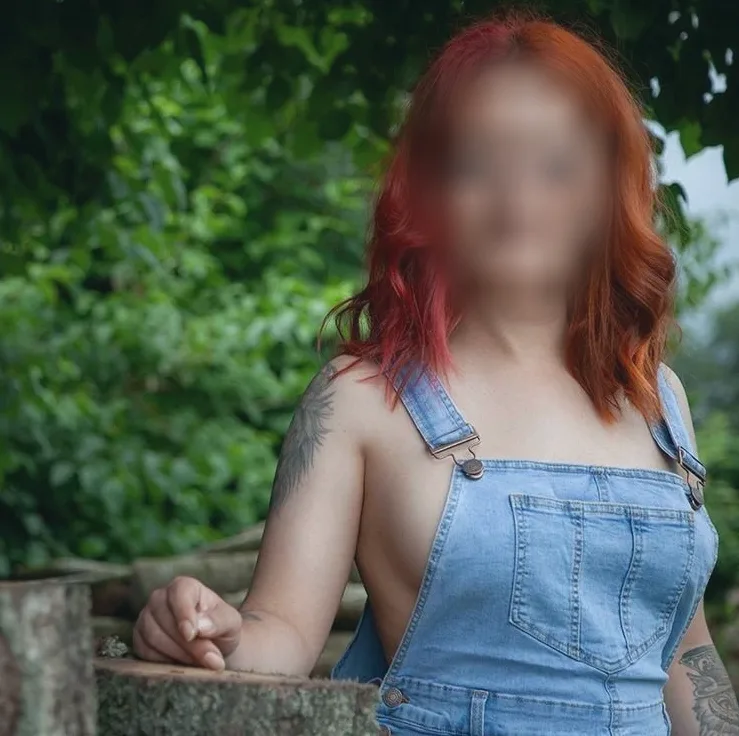 Büsra, 33