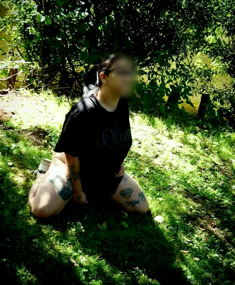 Manuela, 31