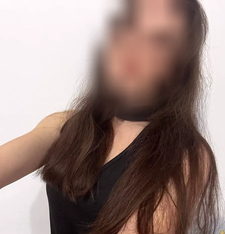 Pauline, 32