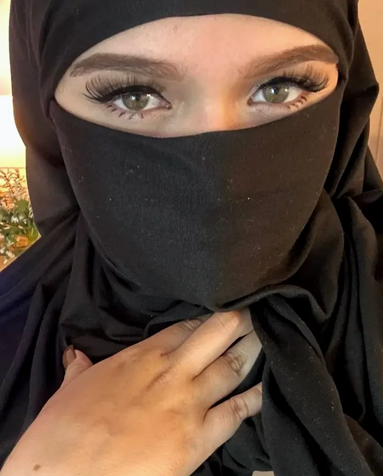 Tanja, 24