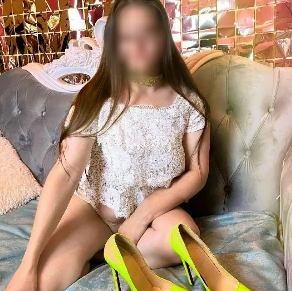 Vivien, 28